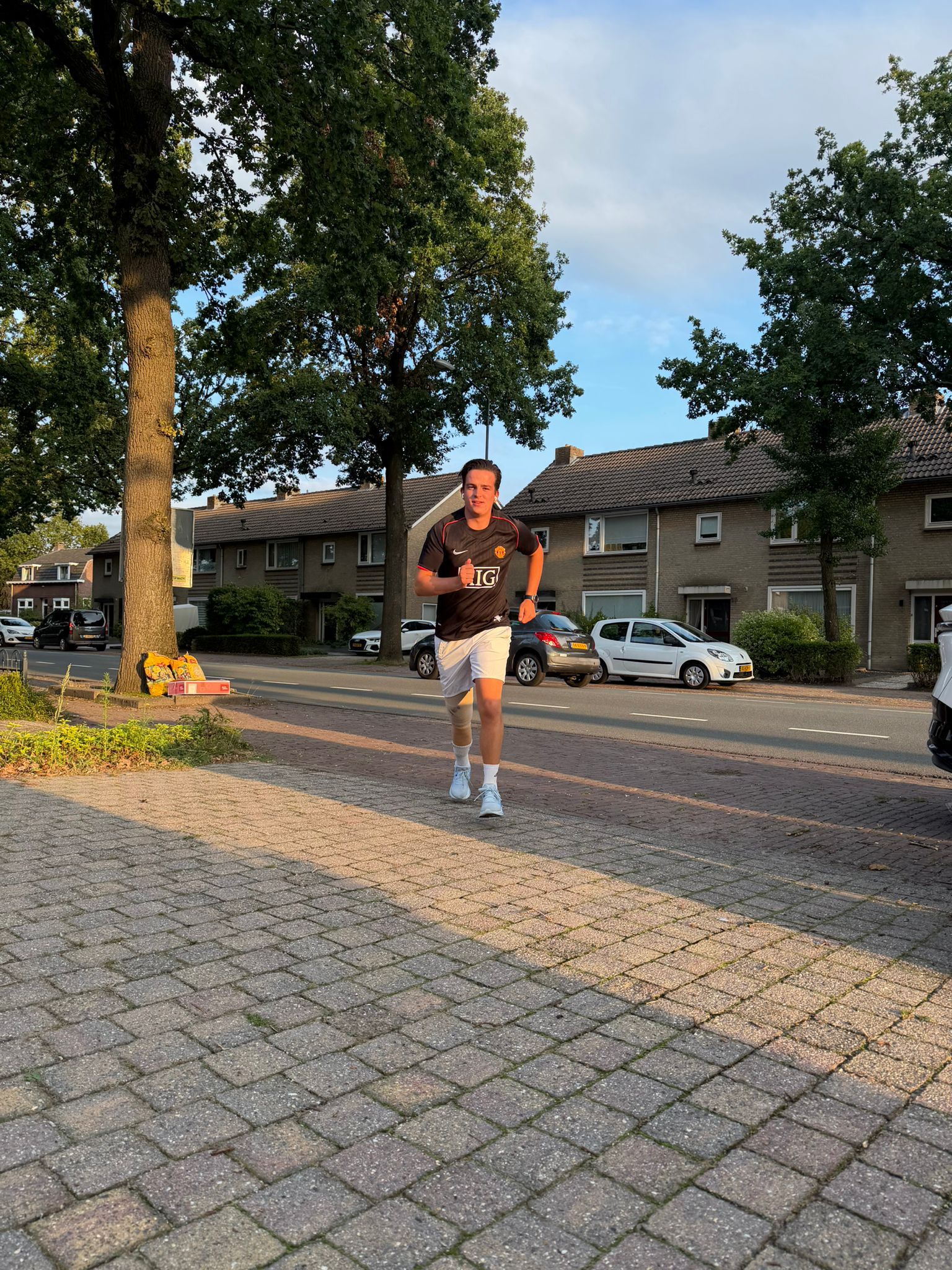 Dries van Schaayk loopt de NN Dam tot Damloop met een prothese