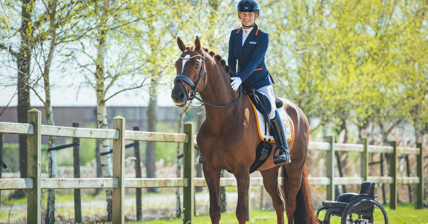 Postergirl Rixt van der Horst klaar voor EK-paradressuur afbeelding nieuwsbericht Postergirl Rixt van der Horst klaar voor EK-paradressuur afbeelding nieuwsbericht