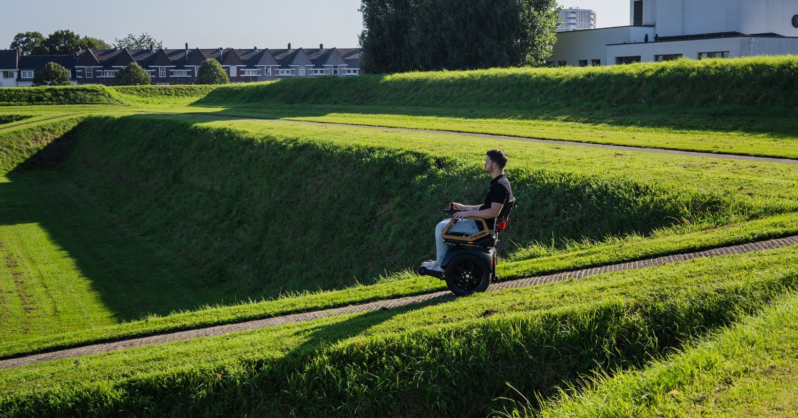 Op deze moderne balansrolstoel wil iedereen wel een rondje rijden afbeelding nieuwsbericht Op deze moderne balansrolstoel wil iedereen wel een rondje rijden afbeelding nieuwsbericht