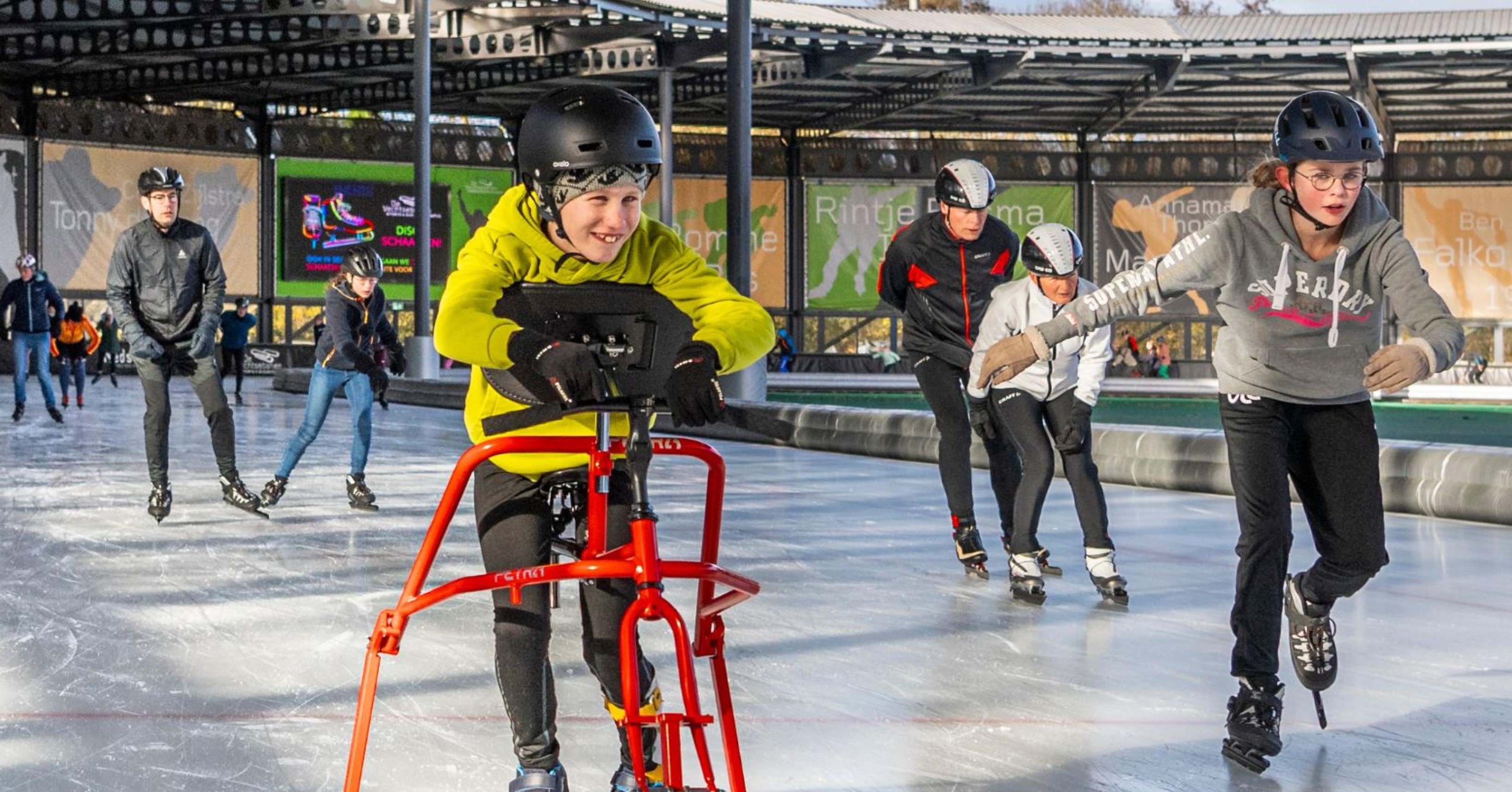 Hidde schaatst met zijn frame gewoon tussen de rest afbeelding nieuwsbericht Hidde schaatst met zijn frame gewoon tussen de rest afbeelding nieuwsbericht