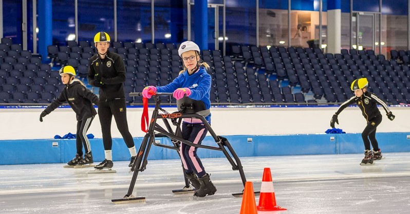 Samen schaatsen, ook voor kinderen met een beperking: frameschaatsen bij NSV afbeelding nieuwsbericht